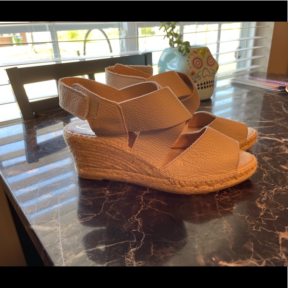 Cute Velcro closure size 8 by Kanna